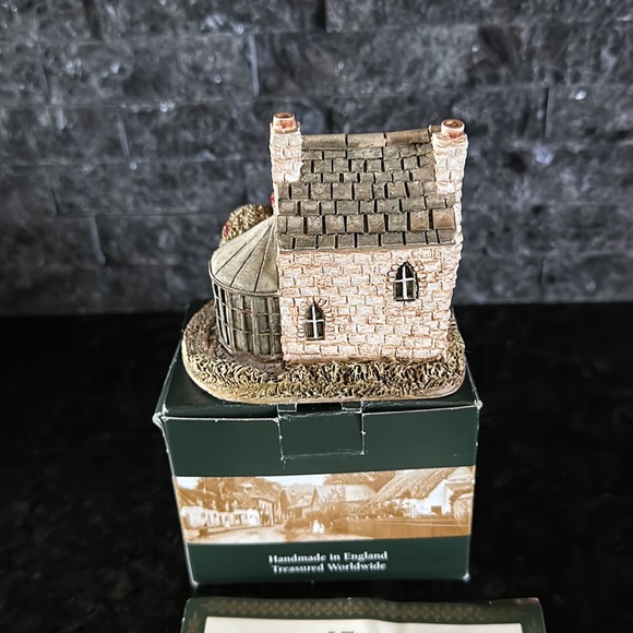 Original 1984 Lilliput Lane Holly Cottage Miniature. Original sticker attached. - Picture 2 of 6